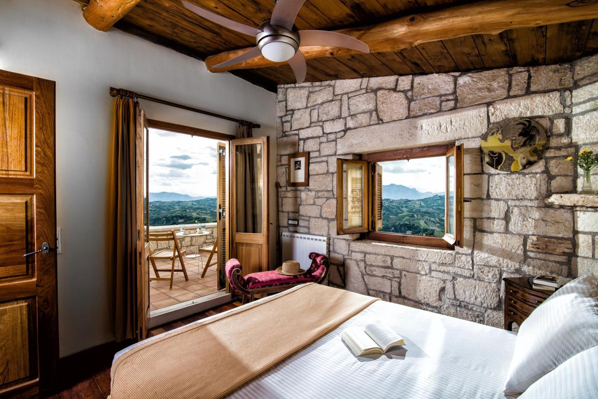 Panoramic View In Olivegroves Villa